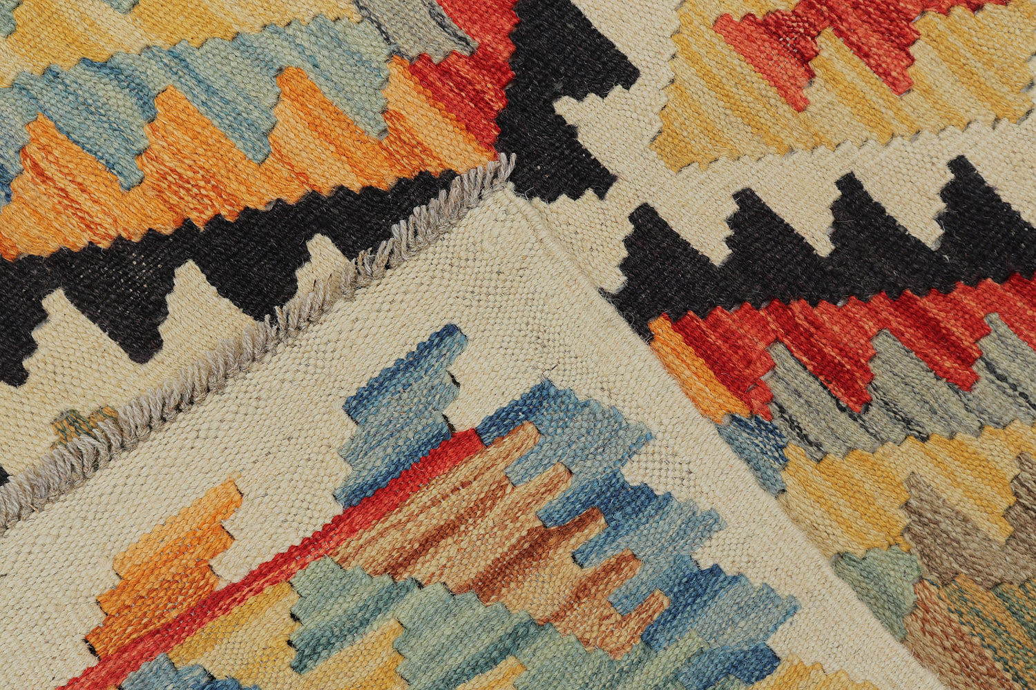 VEGGIE DYE KILIMS