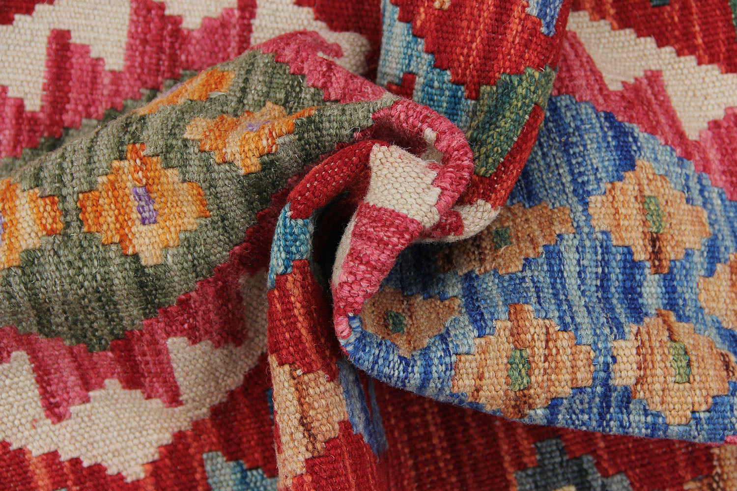 VEGGIE DYE KILIMS