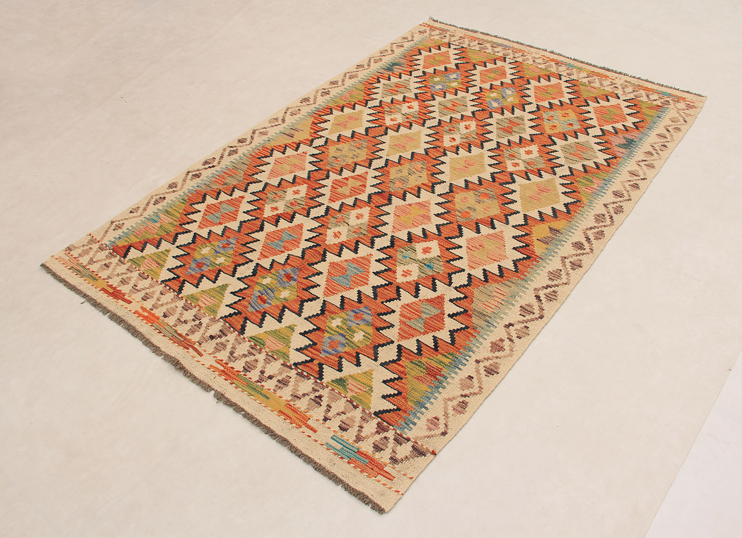 4' 6" x 6' 6 Ivory Handmade Pai Murgh Soumak Kilim Rug Rectangular