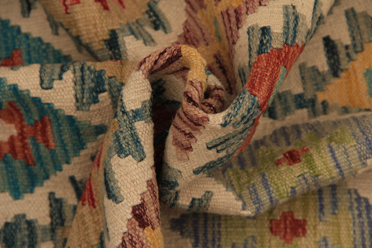 VEGGIE DYE KILIMS