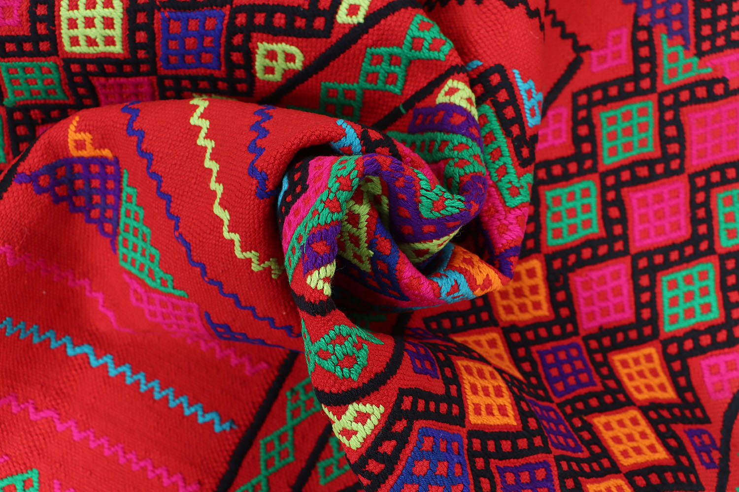 SUZANI KILIMS
