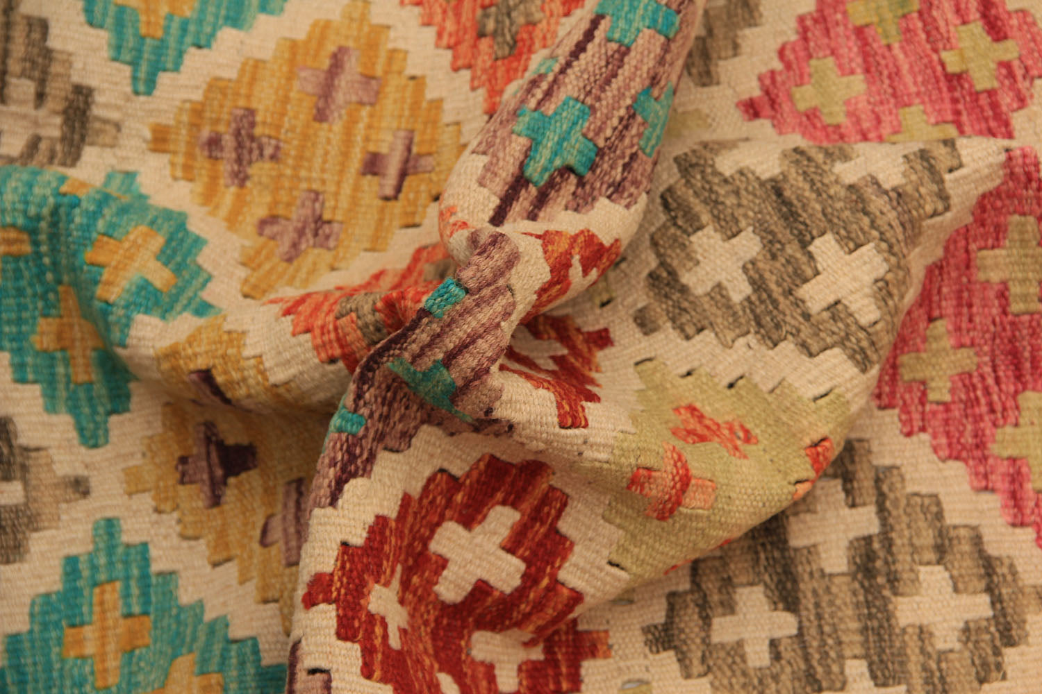 VEGGIE DYE KILIMS