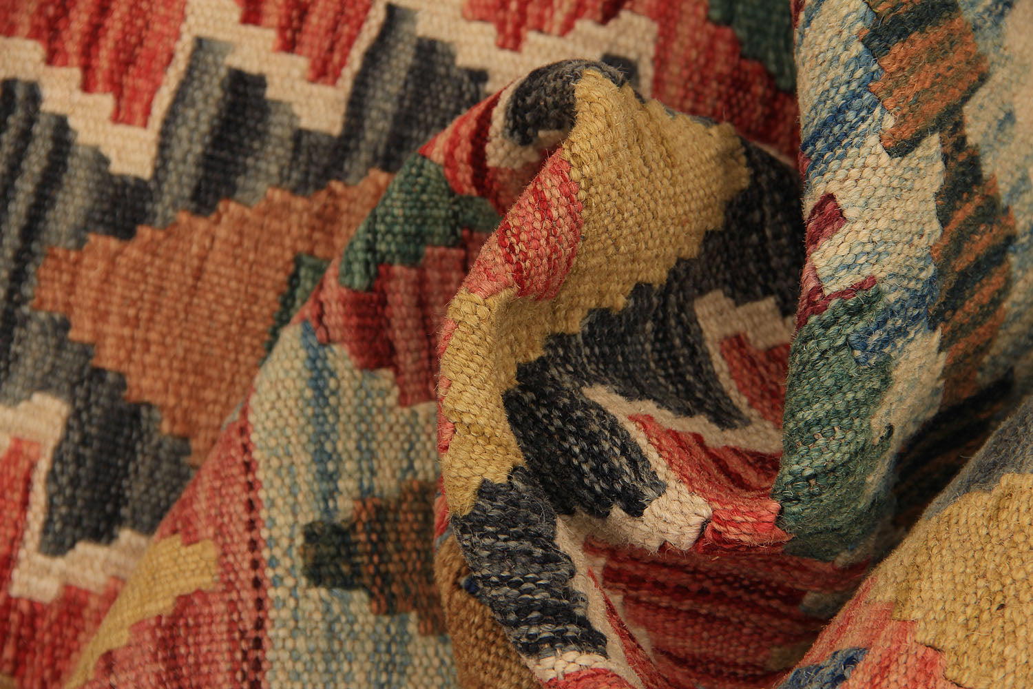 VEGGIE DYE KILIMS