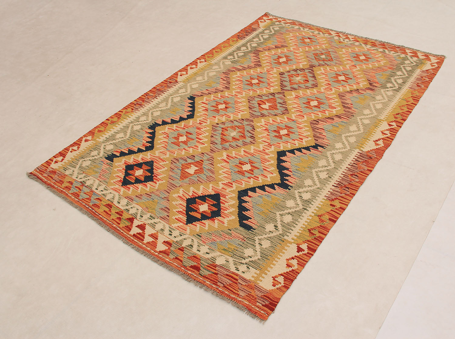 4' 6" x 6' 6  Ivory Handmade Pai Murgh Soumak Kilim Rug Rectangular