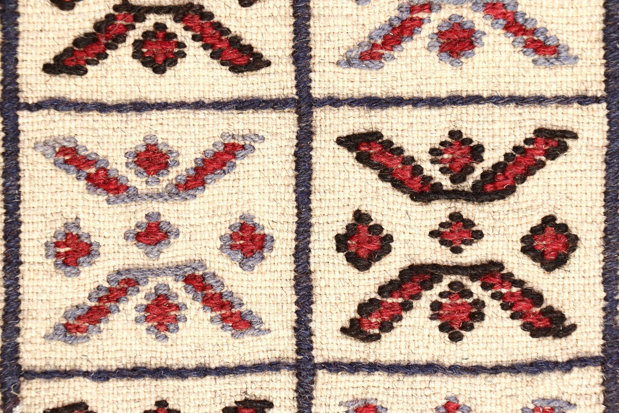 4' 6" x 6' 6  Ivory Handmade Pai Murgh Soumak Kilim Rug Rectangular